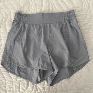 Lululemon Hotty Hot High Rise 4” Size 6